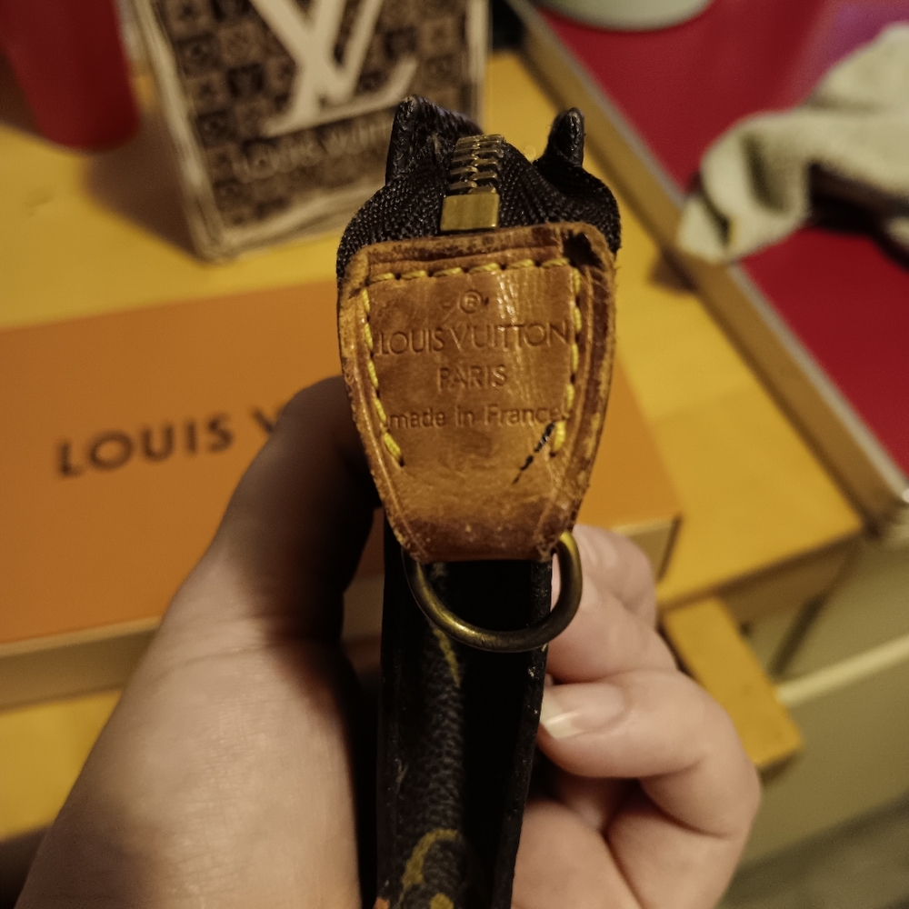 LV Toiletry Pouch - Picture 3 of 9